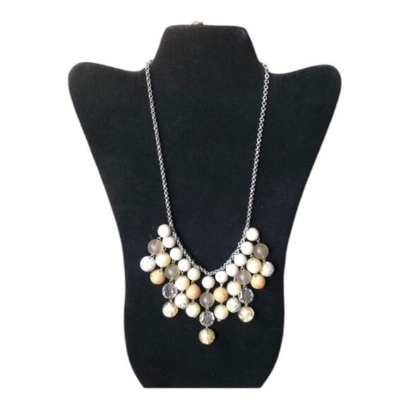 Vintage NY Marked Silver Tone Stunning Neutral And Clear Beads Bib Necklace - Picture 6 of 12